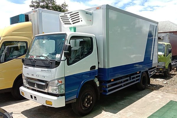 Karoseri Mobil Box Freezer Mitsubishi Fuso karoseri.info